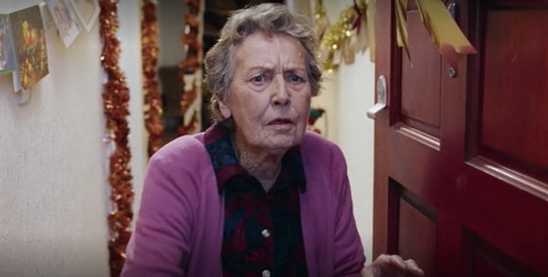 41. Пожилая женщина, которая открыла дверь, когда премьер-министр искал Натали