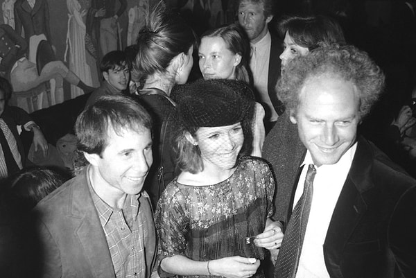 10. Слева — Пол Саймон, справа — Арт Гарфанкел. Нью-Йорк, 1980 год