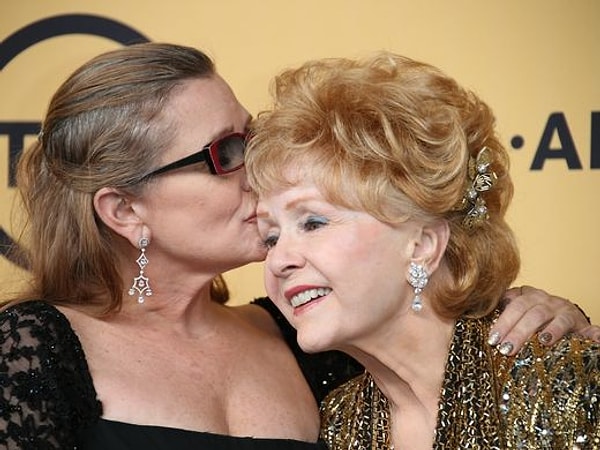 6. Фишер неоднократно восхищалась своей матерью в интервью: