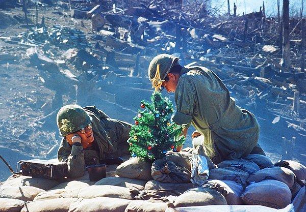 21. İki Amerikan askeri Vietnam'da, 1967.