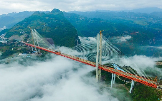 Dünyanın En Yüksek Asma Köprüsü Çin'de Açıldı