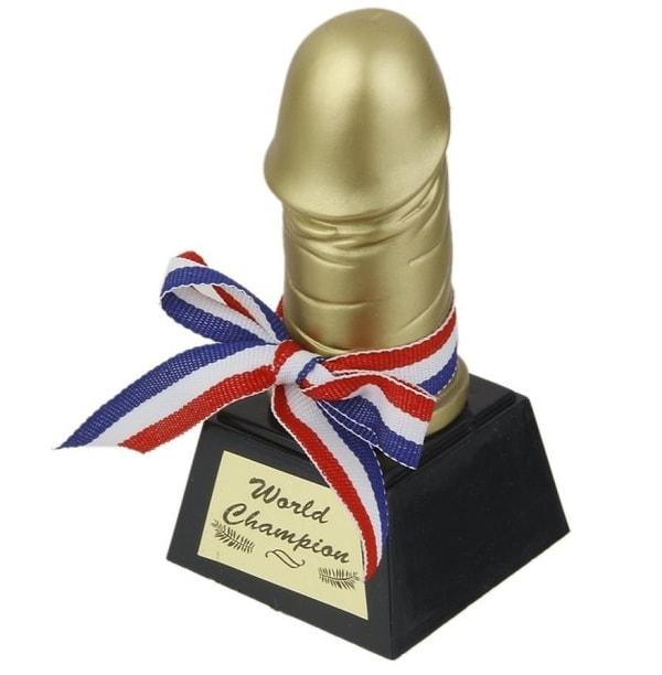 11. Penis şeklinde "dünya şampiyonu" ödülü.