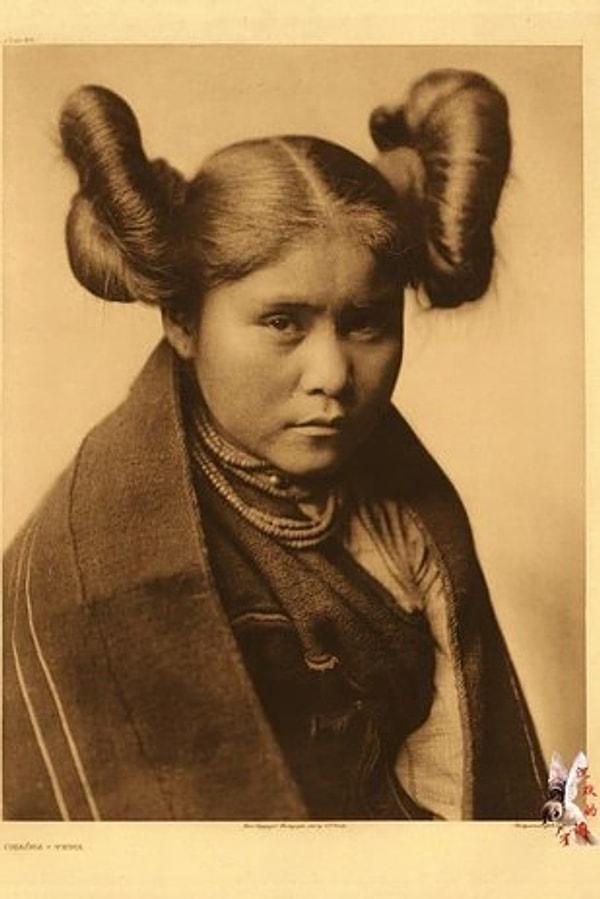 Söylentilere göre Leia'nın saçı aynı zamanda 'squash bloom' adlı saç stilinden esinlenilmiş.