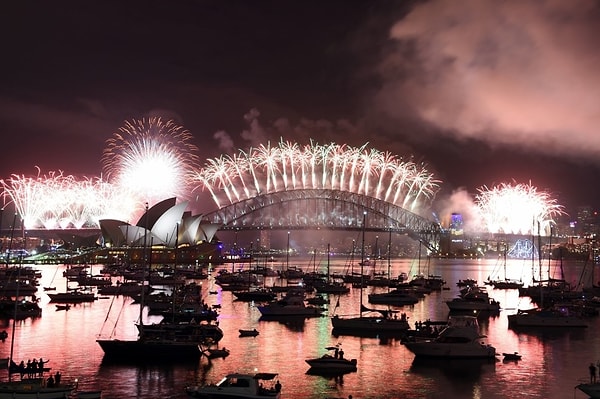 Bu sene de geleneği bozmadılar. İşte Sidney 2017'ye girerken...