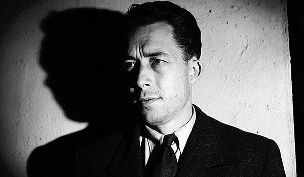 2. Albert Camus oldukça zor bir çocukluk geçirdi: