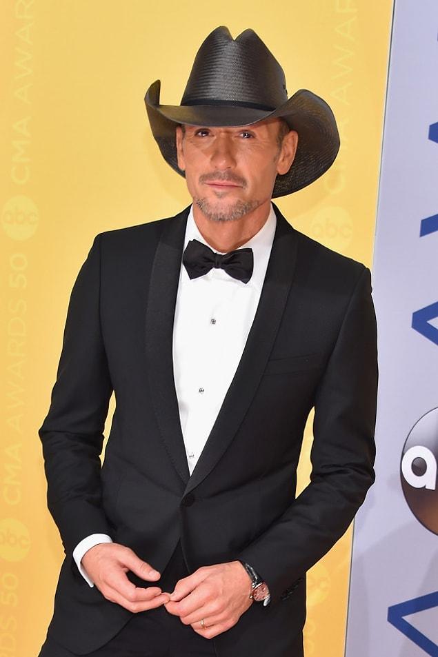 34. Tim McGraw was born on the 1st of May 1967.