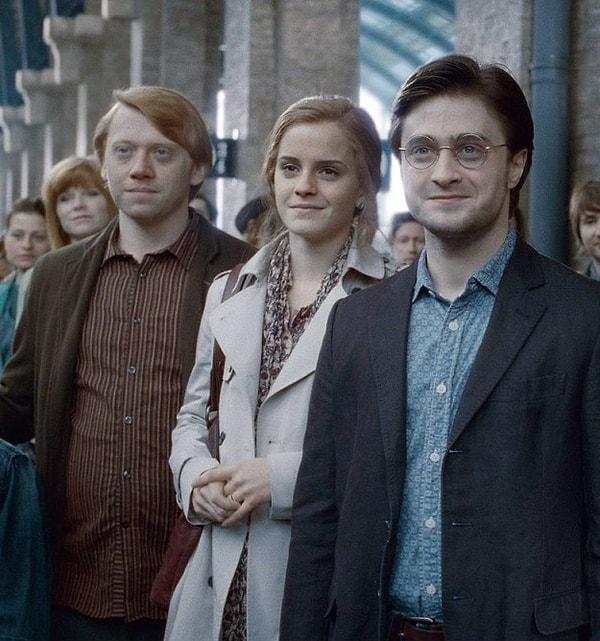 7. Harry ve Ron seherbaz oldular ve büroyu tamamıyla değiştirdiler.