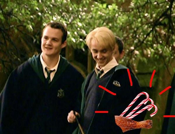 31. 'Harry Potter ve Azkaban Tutsağı' çekilirken Tom Felton sete sürekli yiyecek sokmaya çalıştığı için üniformasının cepleri dikilmişti.