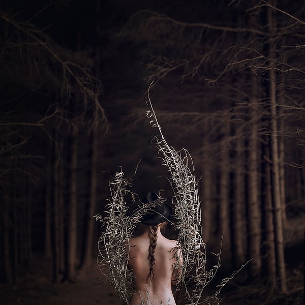 8. "В объятиях"