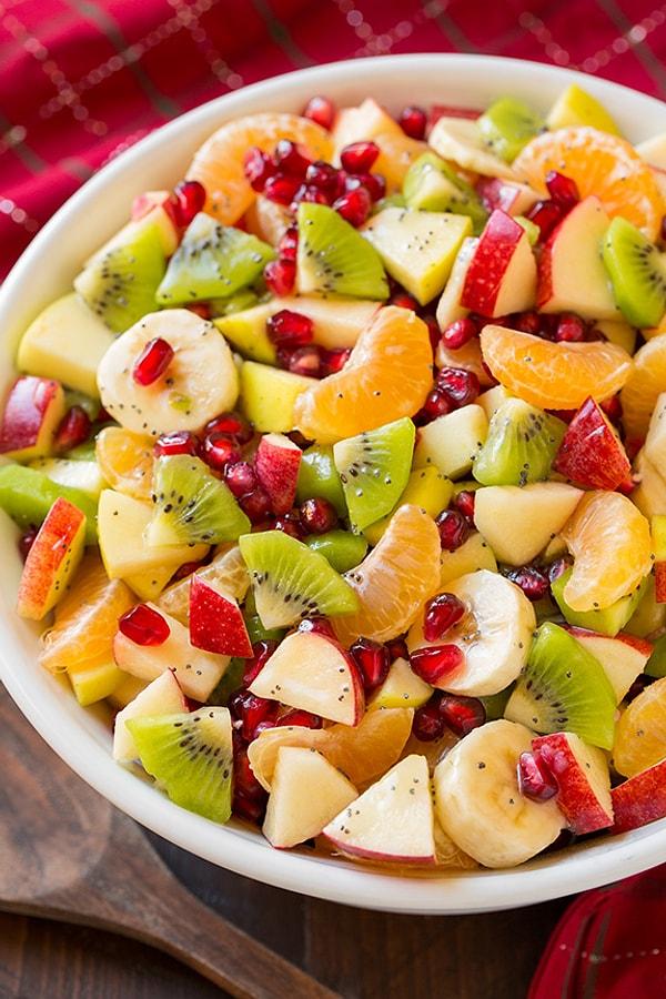 11. Kış meyvelerinden yapılan harika bir meyve salatası!