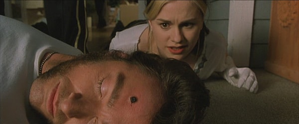 9. Как вообще пуля проникла в голову Росомахи в фильме "Люди Икс 2"?