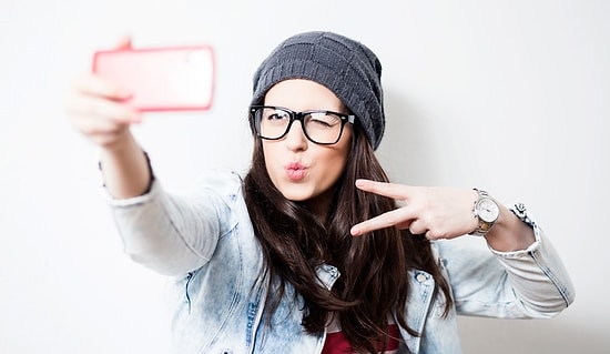 Ученые доказали, что все эти крутые селфи не делают нас счастливыми