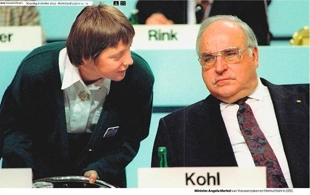 Министр по делам женщин Ангела Меркель и канцлер Коль. 1991 г. А потом через 10 лет она его уволила.