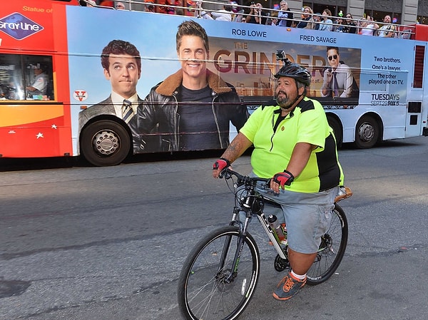 1. Куда? Куда?! Деваются яйки, когда парни сидят на велосипеде?