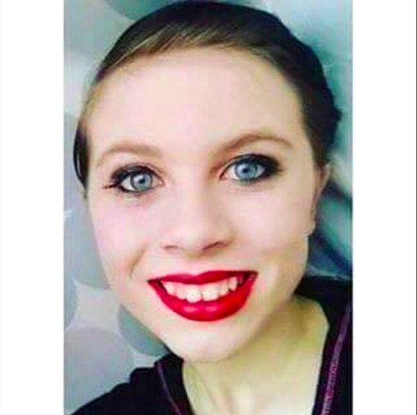 30 Aralık 2016 günü ABD'nin Georgia eyaletinde yaşayan 12 yaşındaki Katelyn Nicole Davis, bir video paylaşım uygulaması olan Live.Me üzerinden kendi intiharını canlı olarak yayınladı.
