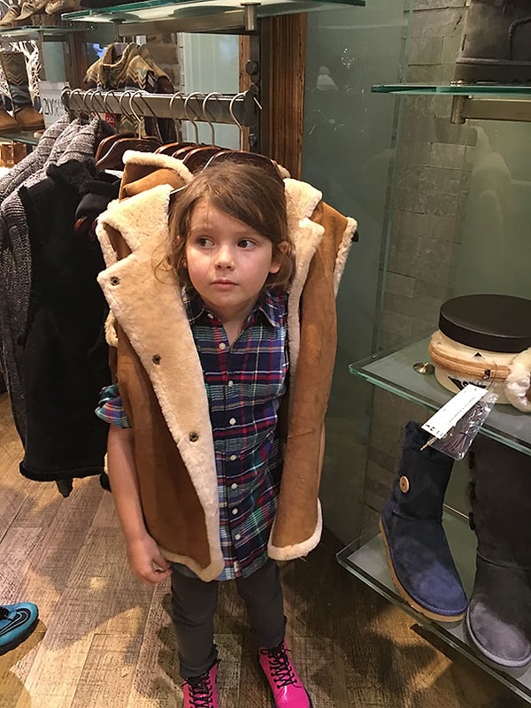 14. "Я сказала дочери, что нельзя снимать одежду с вешалок и мерить ее, и получила вот это"