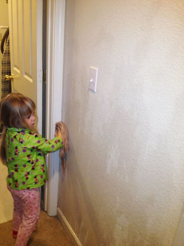 28. "Я ценю попытку, но это не то, что я имела ввиду, когда попросила ее помочь с уборкой по дому"