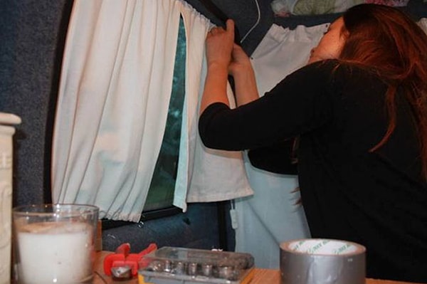 8. Повесила занавески...