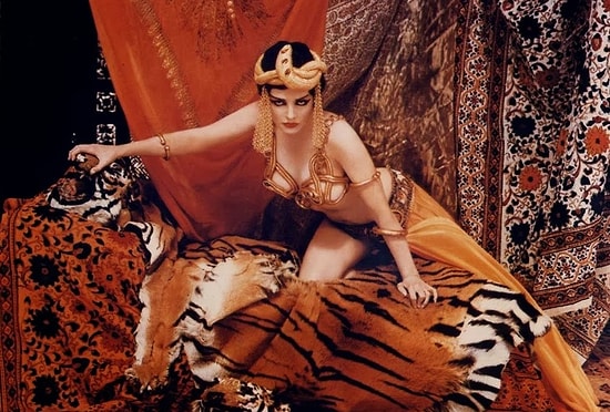 9 самых развратных женщин истории