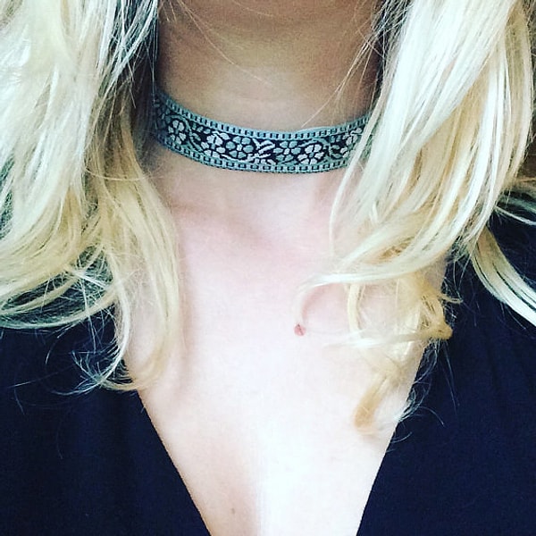 14. Лазурный чокер с растительным орнаментом