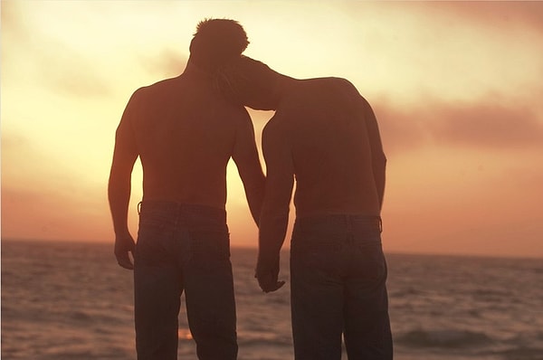 3. За гомосексуализм и публичное проведение каких-либо немусульманских религиозных ритуалов могут запороть до смерти.