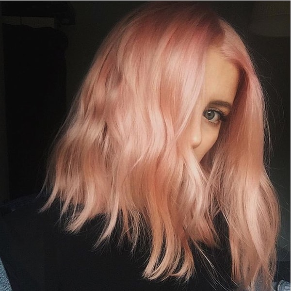 Кстати, эту технику специально для девушки придумал довольно популярный в звездных кругах парикмахер по имени Алекс Броунселл.