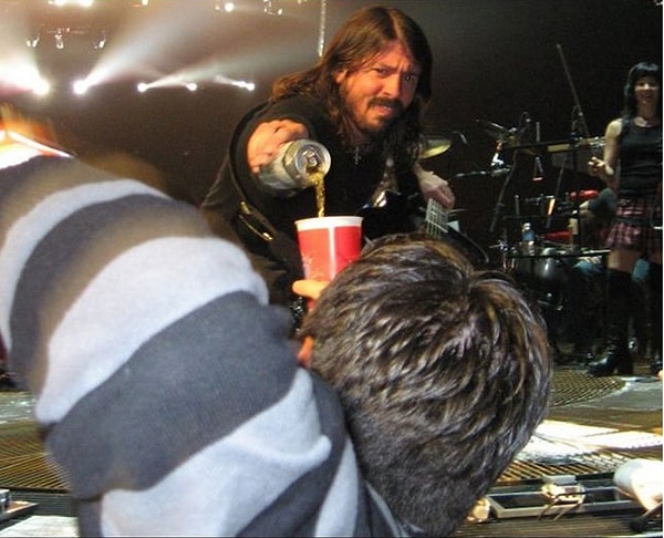 2. Foo Fighters (Фу Файтерс)