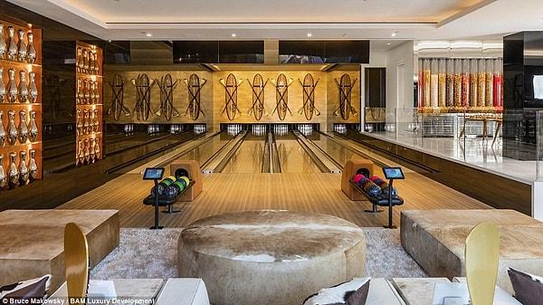 Şeker odasının bir yanında ise bowling odası var. Bütün mobilyalar burası için özel tasarlandı.