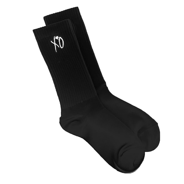 Ассортимент предлагаемых товаров варьируется от свитшотов, худи и бейсболок, до, не побоюсь этого слова, носков(!)