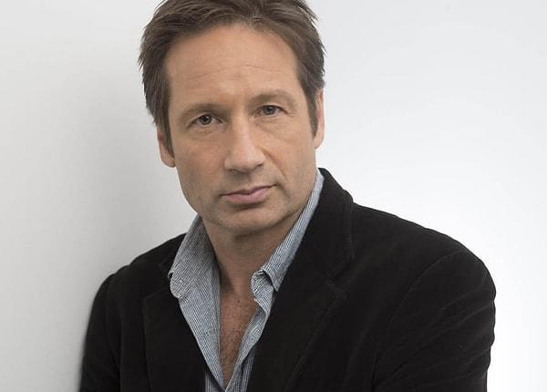 4. "The X Files" dizisinde patlamasını yapmadan önce David Duchovny de, "Kırmızı Ayakkabı Günlükleri" adlı erotik dizide oynamıştı.