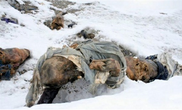 6. Ветер и снег превращают одежду в лохмотья