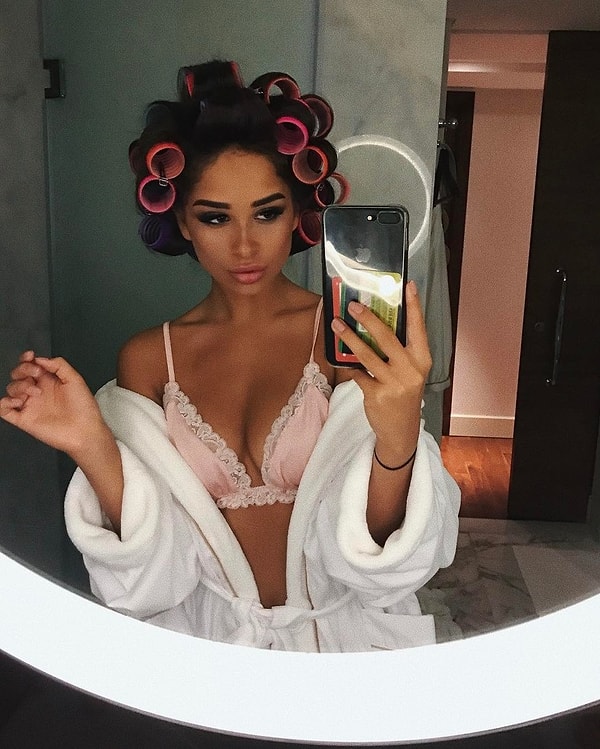 5. Также представители отеля подчеркнули, что администрация получает много жалоб от постояльцев еще и потому, что девушки выходят на завтрак в халатах и бигуди.