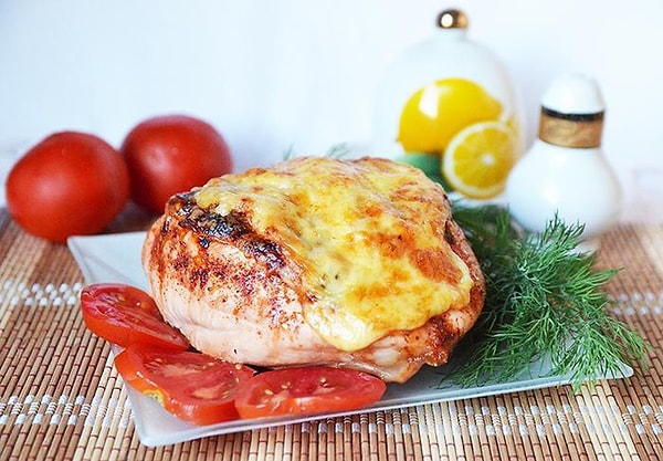 20. Куриная грудка, фаршированная ананасами под сырной корочкой