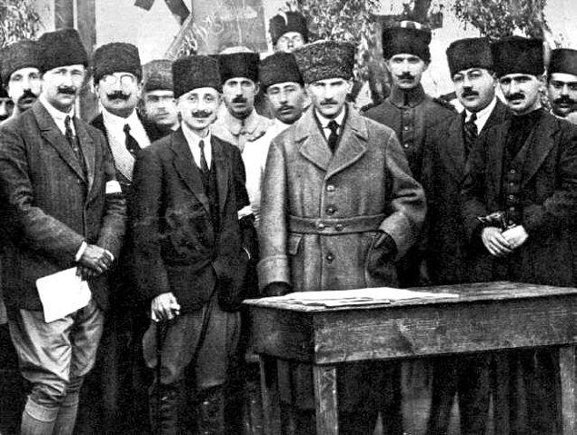 13. 4 Temmuz 1919'da Erzurum'a gitti. 19 gün sonra 23 Temmuz'da Erzurum Kongresi'ni topladı.