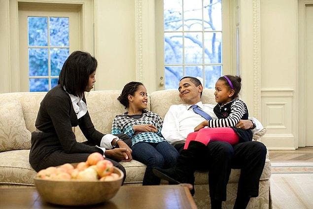 20. Obama family in the Oval Office.