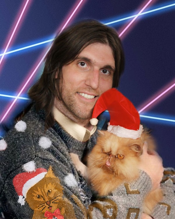 6. Кот явно недоволен происходящим