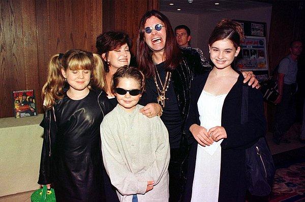 13. Ozzy ve Sharon Osbourne da çocuklarını küçük yaşta gösteri dünyasının içine soktukları için tepki gören ebeveynlerden...