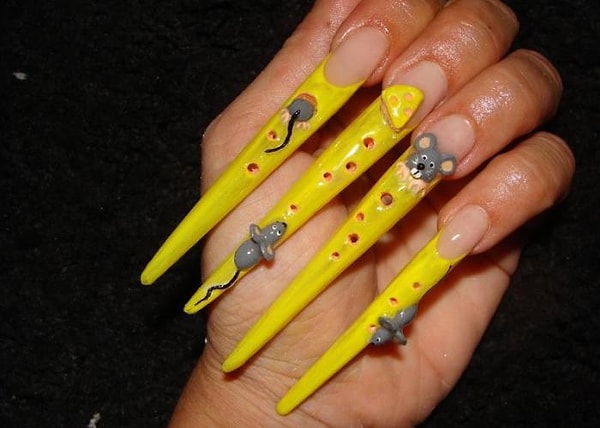 3. А посуду-то как мыть с такими ногтями?