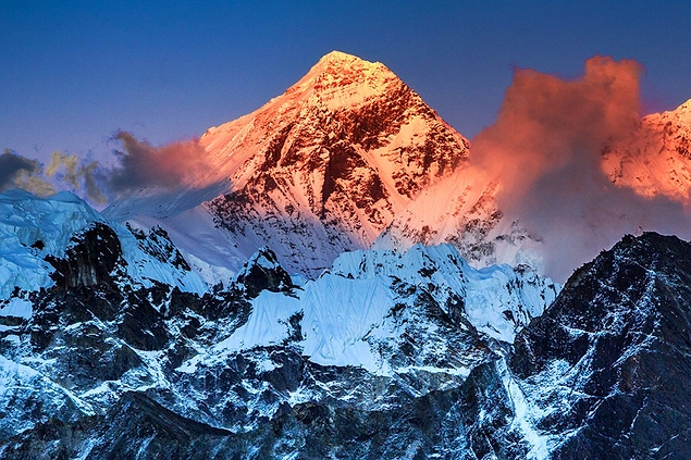 Гора Эверест - между Китаем и Непалом