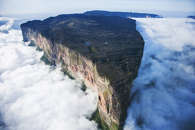Гора Рорайма - между Венесуэлой, Гайаной и Бразилией