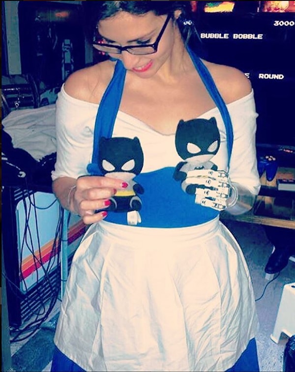 8. «Люди редко видят тип ограниченных способностей, как у меня, и в реальности и по телевидению. Мне кажется, я демонстрирую непохожесть на других, привлекая внимание к своей руке таким веселым способом. Я не хочу, чтобы люди думали, что отсутствие конечности делает мою жизнь трагичной и достойной жалости», - делится своими чувствами Мишель.