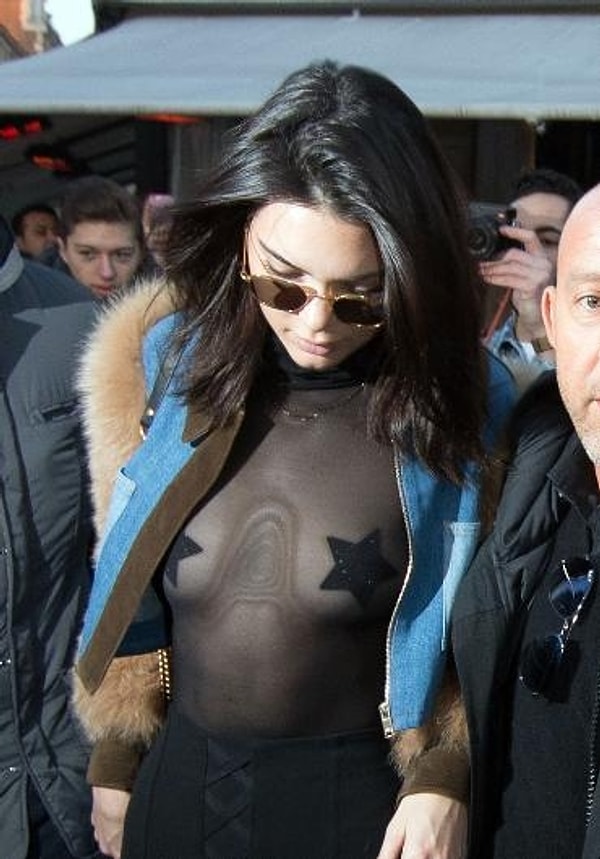 4. Речь идет о повседневном "прозрачном стиле" без бюстгальтера.