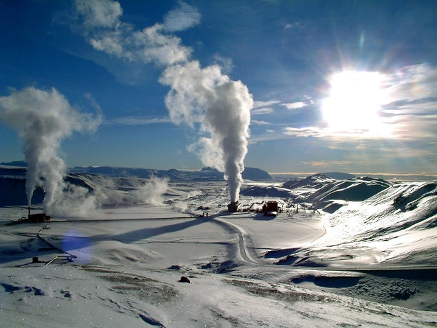 Более 99% энергии в Исландии черпается из возобновляемых источников: в основном это гидроэнергия и геотермическая энергия.