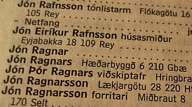 У исландцев нет фамилий. Вместо этого они используют производное от имени отца или матери.