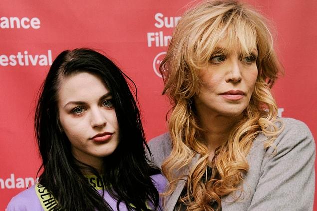 2. Courtney Love has had an on-and-off relationship with her daughter from the first day she became famous. It is believed that she didn't even quit heroin when she was pregnant.
