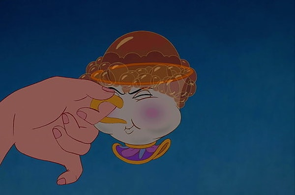 7. Эти две картины невероятно похожи и внимательны к деталям. Смотрите, в новой версии Чип тоже показывает свой трюк