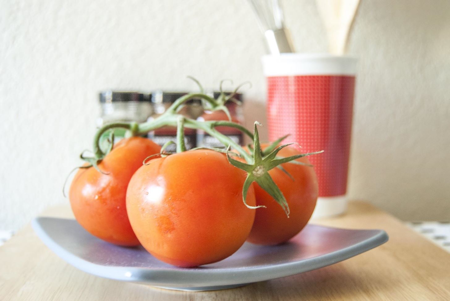 Why You Shouldn't Put Your Tomatoes In The Fridge! O onedio.co
