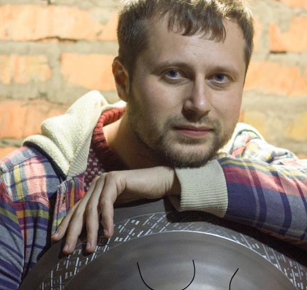 Ukrayna doğumlu Dmitriy Gubarev'in sembollere, kültüre, resme ve tabii ki müziğe olan tutkusu çok eskilere dayanıyor.