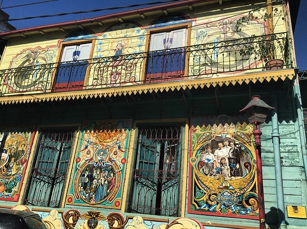 7. С собой у него был мобильный телефон, в который Лукьянов закачал сказки