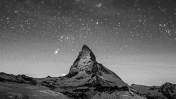 6. Как называется нарушение узнавания явлений и предметов при сохранности сознания и элементарной чувствительности?